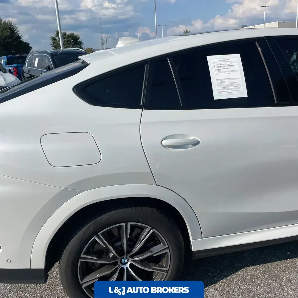 2022 BMW X6 M50i