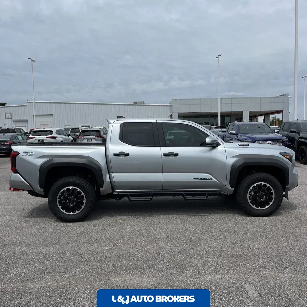 2025 Toyota Tacoma TRD Off-Road HV