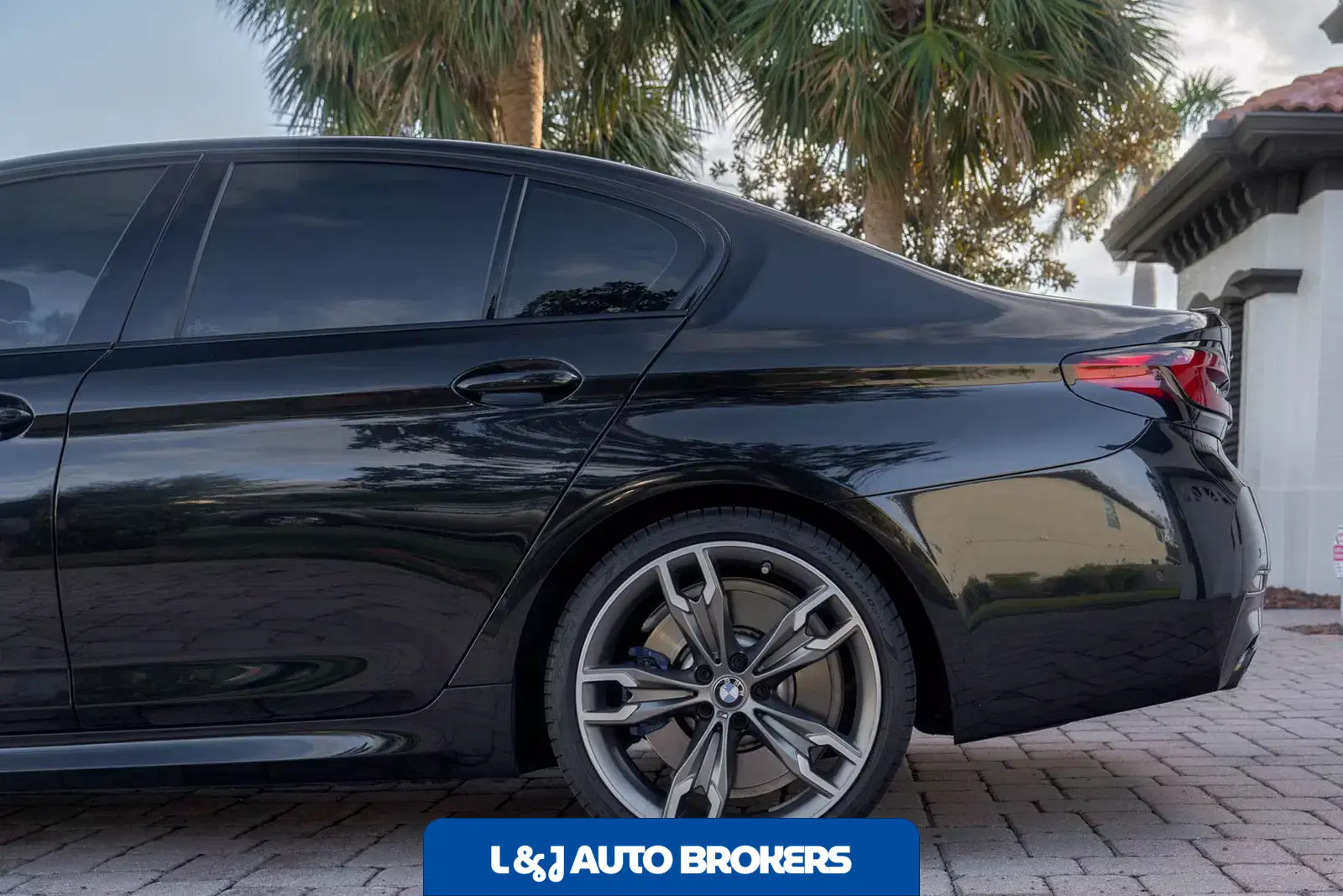2022 BMW M550i xDrive xDrive