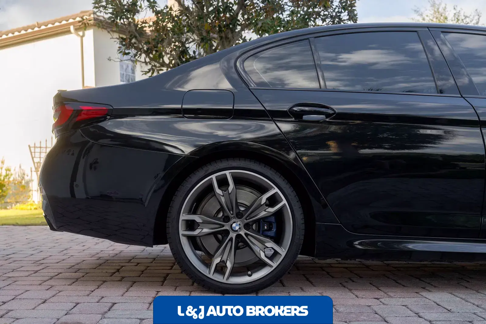 2022 BMW M550i xDrive xDrive