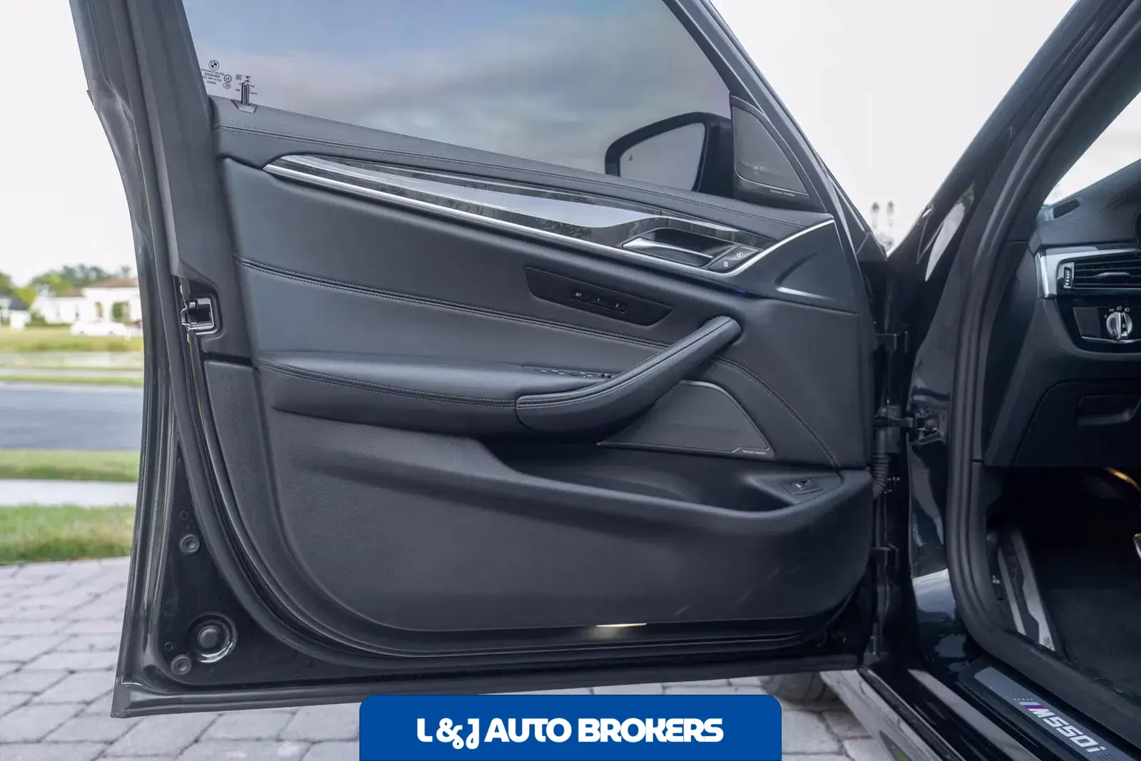 2022 BMW M550i xDrive xDrive