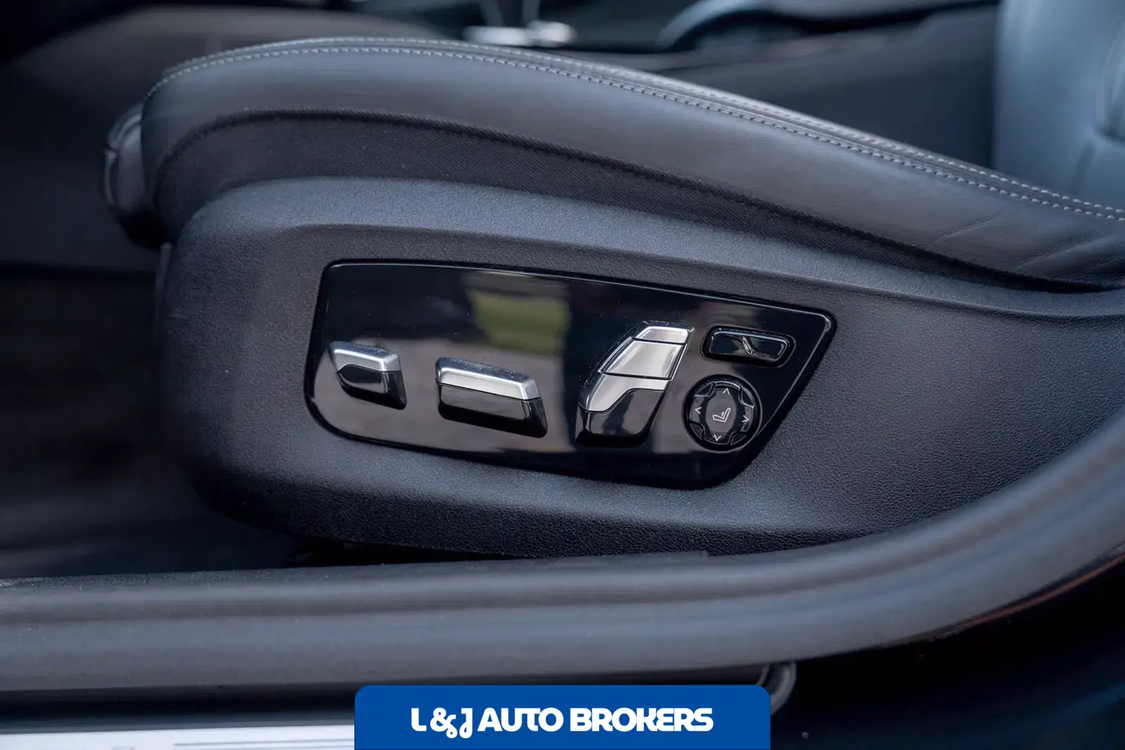 2022 BMW M550i xDrive xDrive