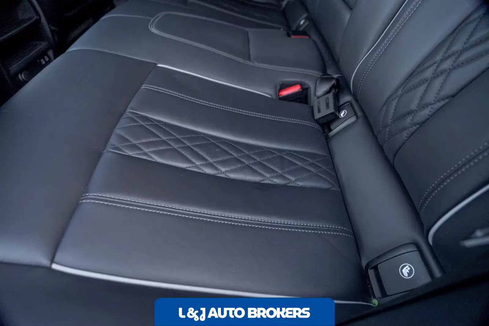 2022 BMW M550i xDrive xDrive