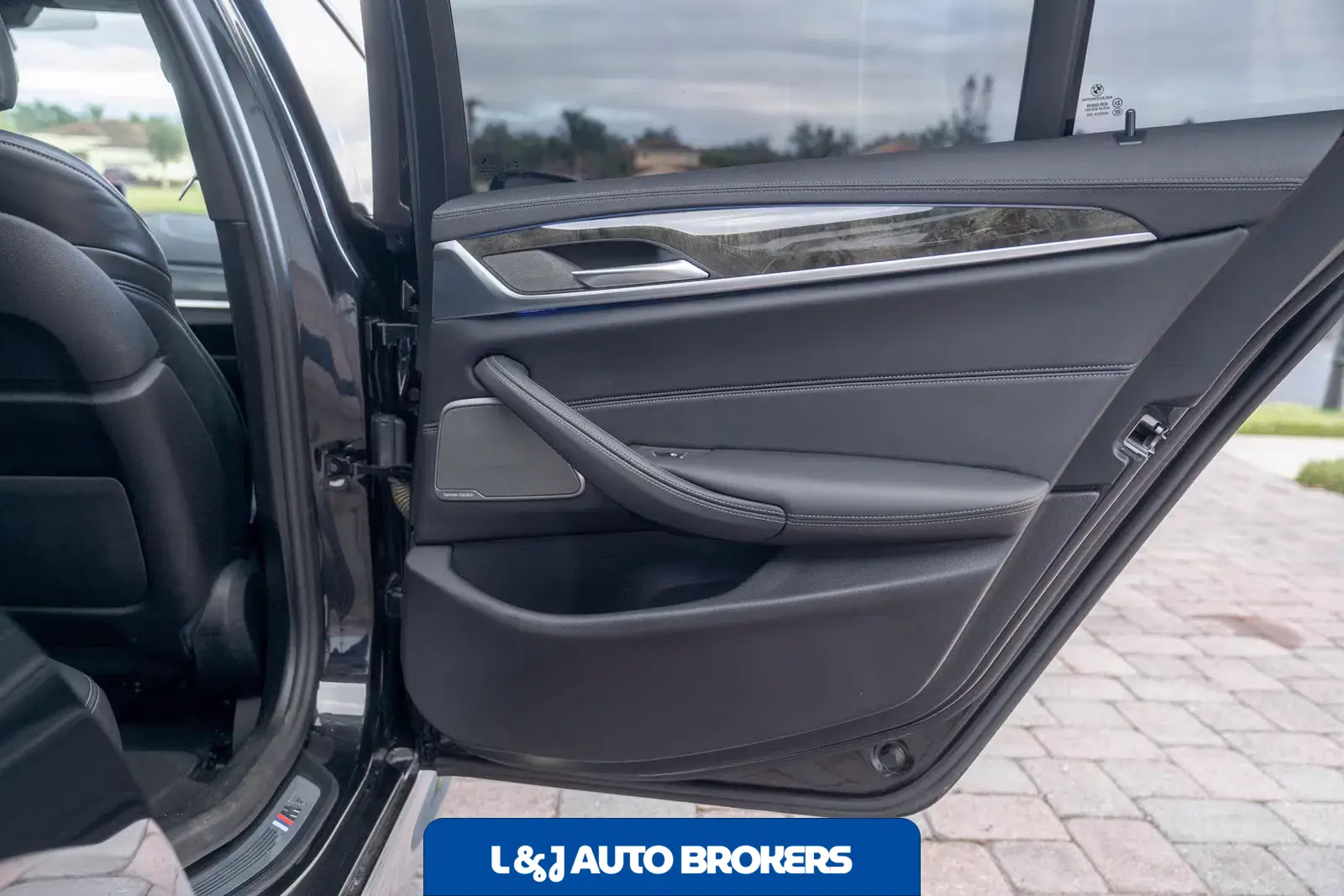 2022 BMW M550i xDrive xDrive