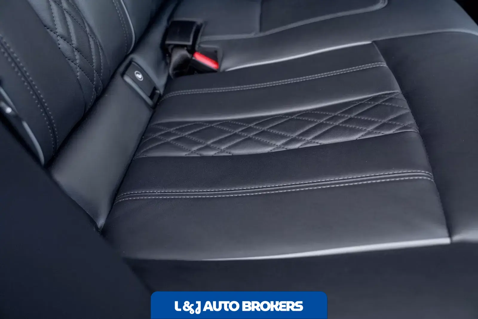 2022 BMW M550i xDrive xDrive