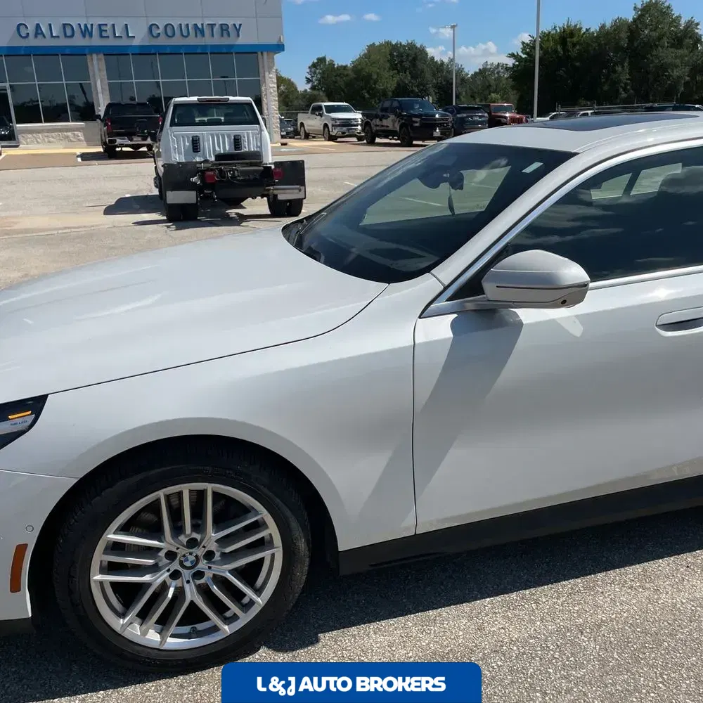 2025 BMW 5-Series 530i xDrive