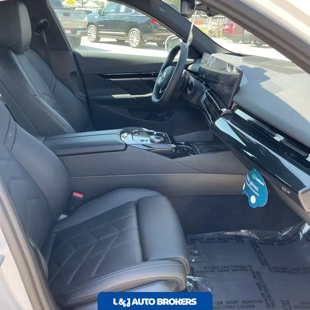 2025 BMW 5-Series 530i xDrive