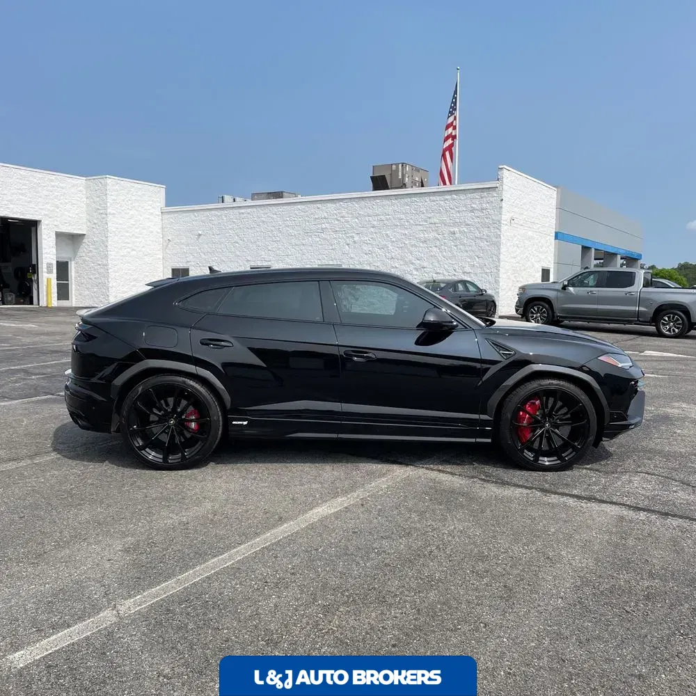 2023 Lamborghini Urus S