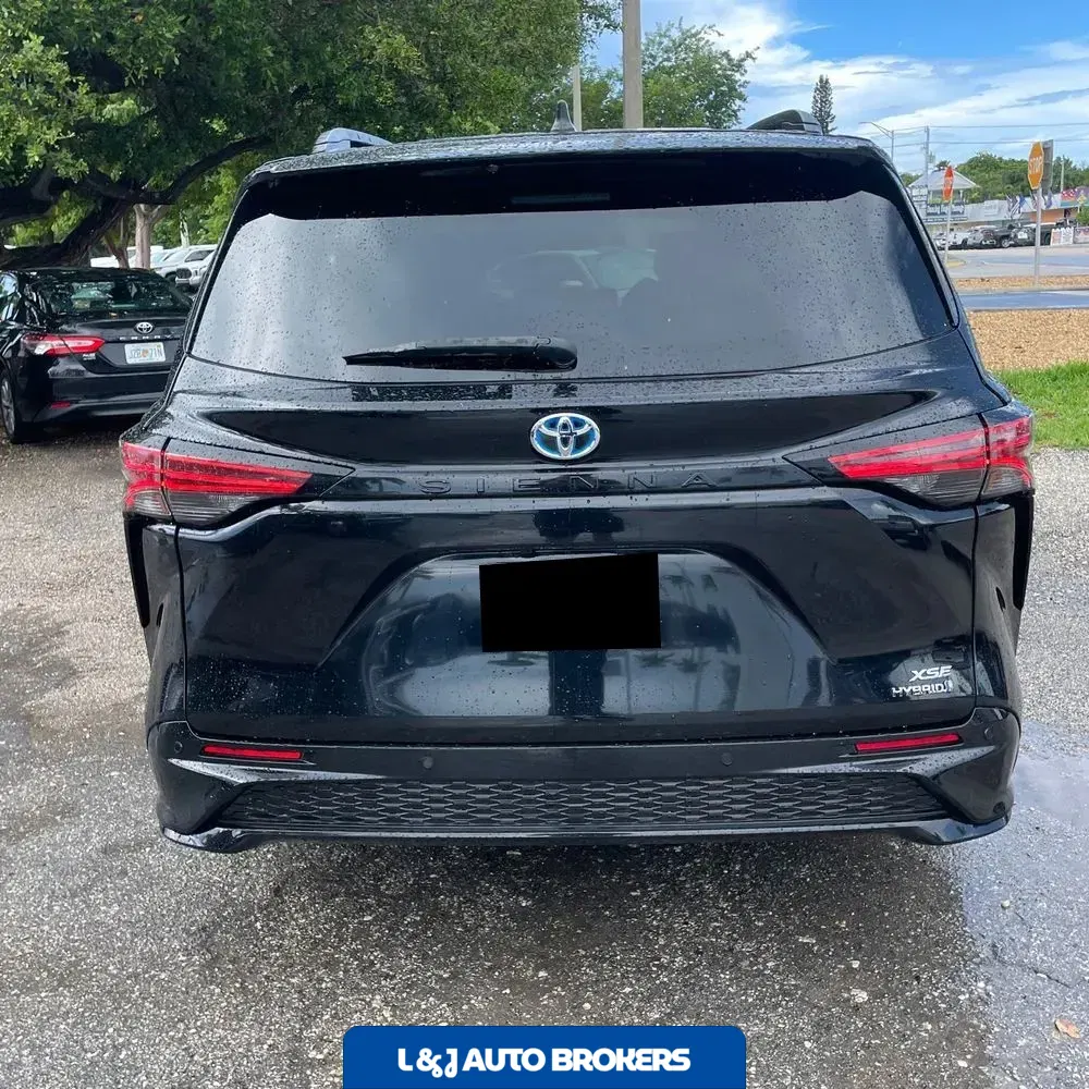 2024 Toyota Sienna XSE 7-Passenger