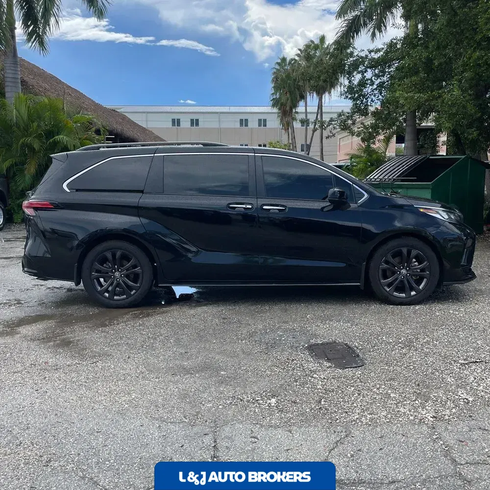 2024 Toyota Sienna XSE 7-Passenger