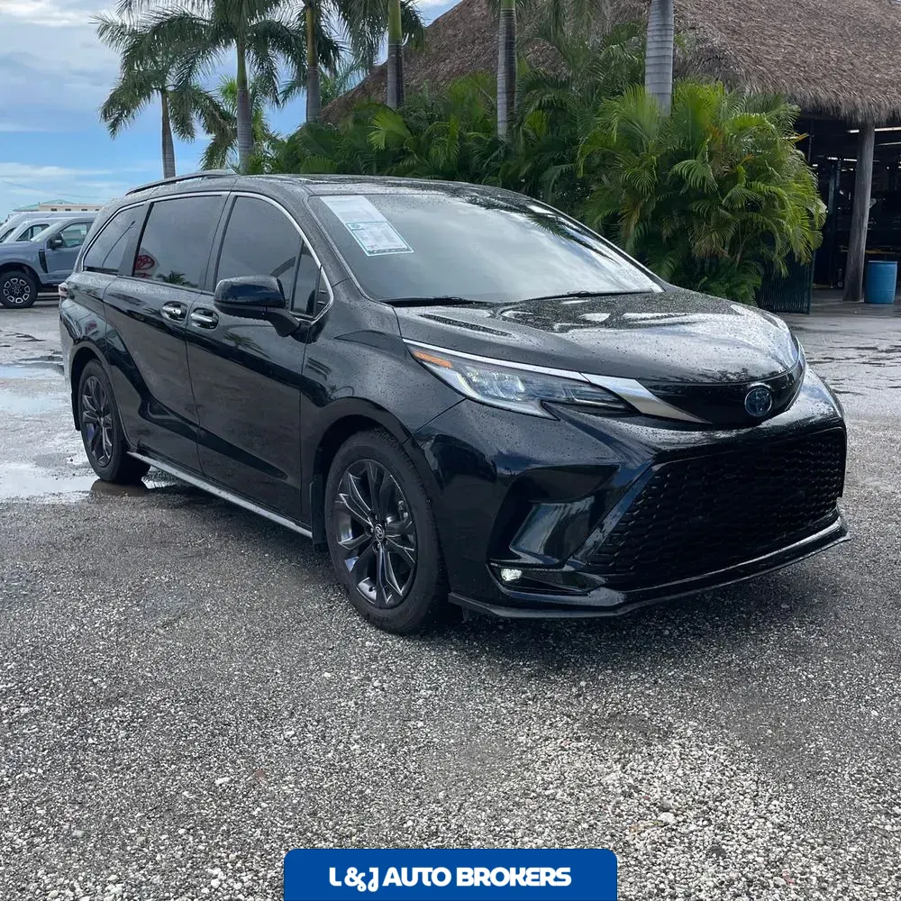 2024 Toyota Sienna XSE 7-Passenger