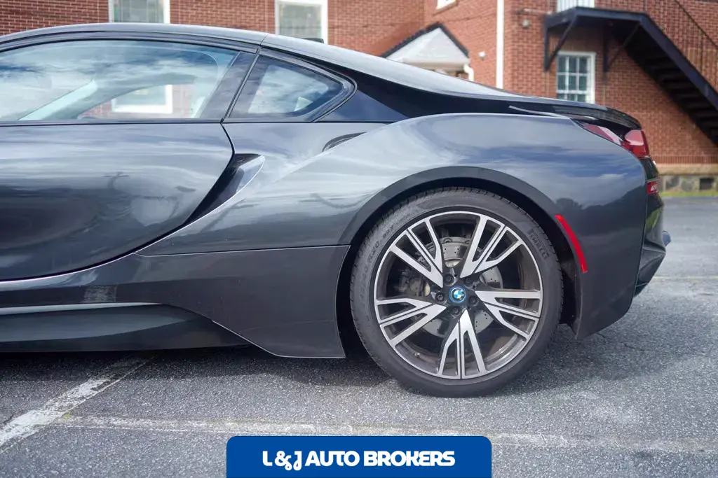 2016 BMW I8 Giga World