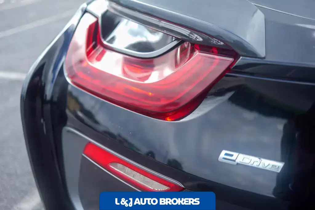 2016 BMW I8 Giga World