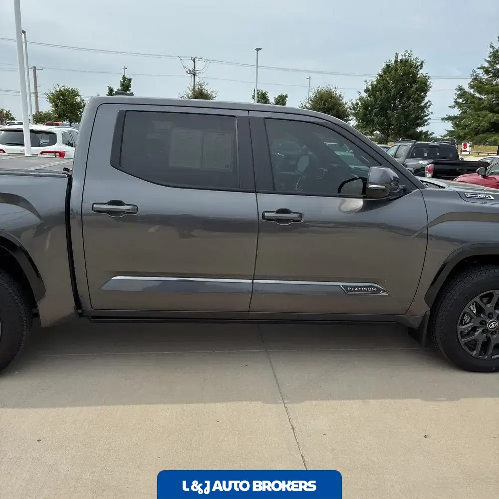 2025 Toyota Tundra Platinum HV