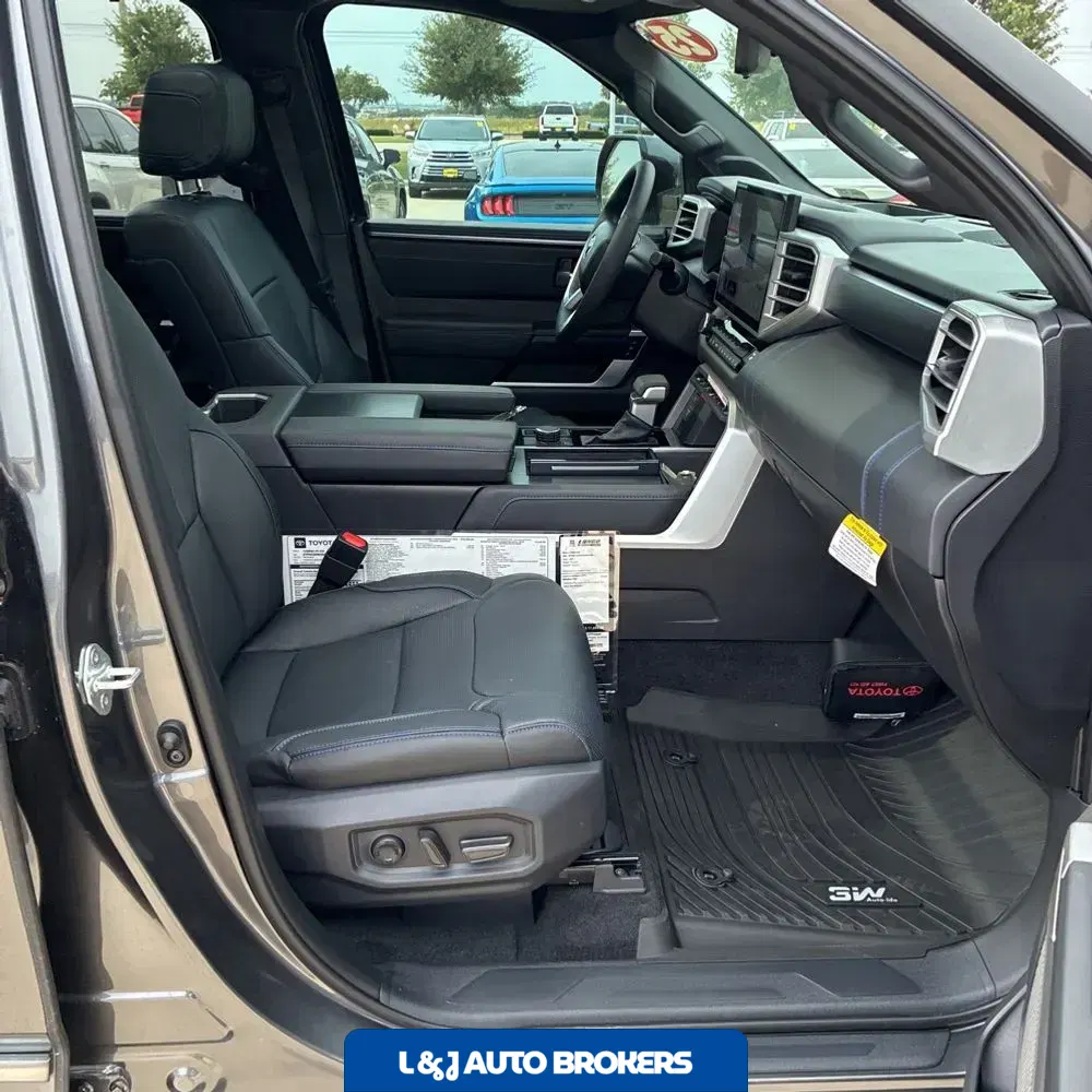 2025 Toyota Tundra Platinum HV