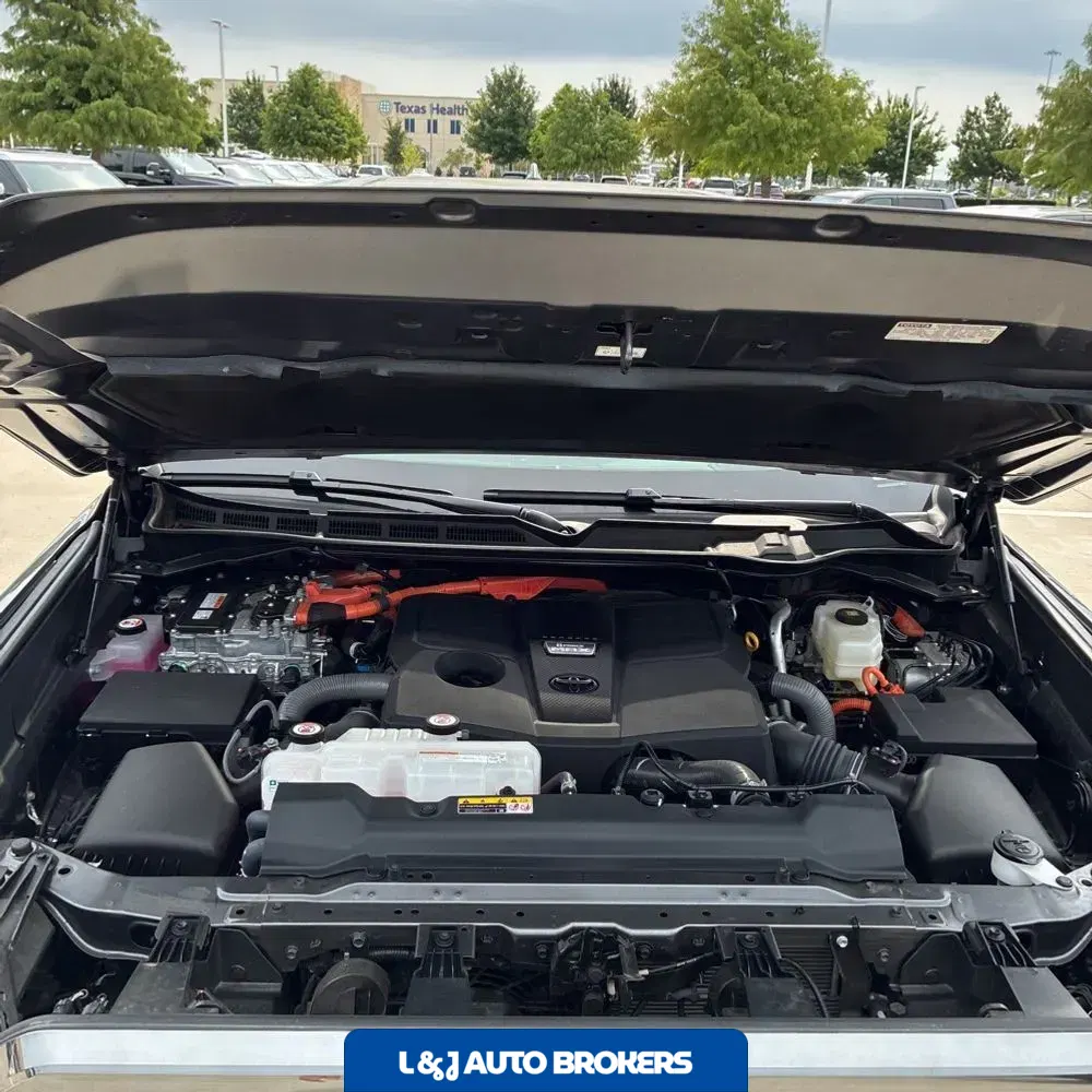 2025 Toyota Tundra Platinum HV