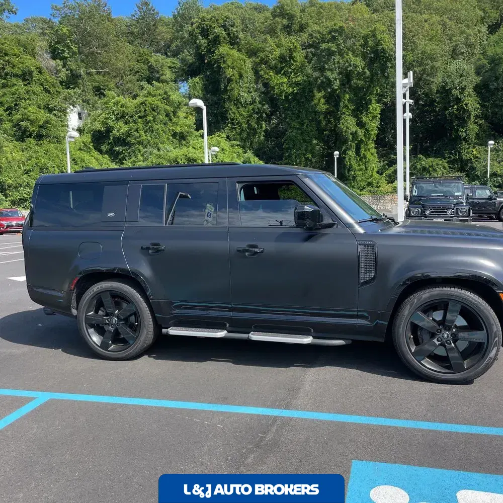 2024 Land Rover Defender 130 X-Dyn SE P400