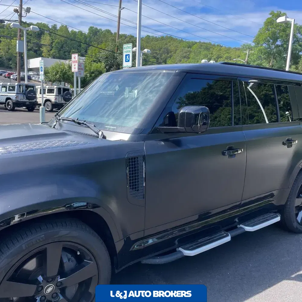 2024 Land Rover Defender 130 X-Dyn SE P400