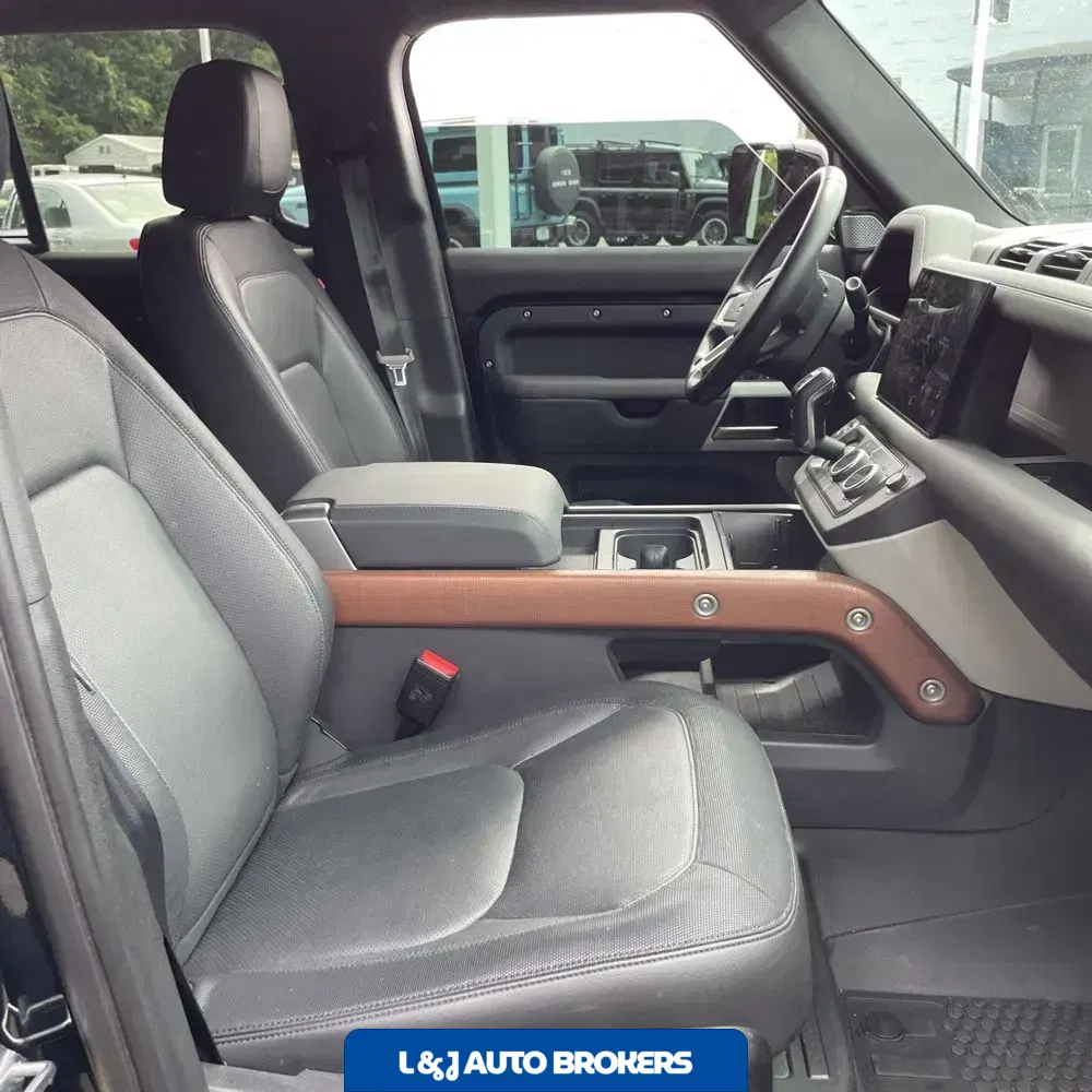 2024 Land Rover Defender 130 X-Dyn SE P400