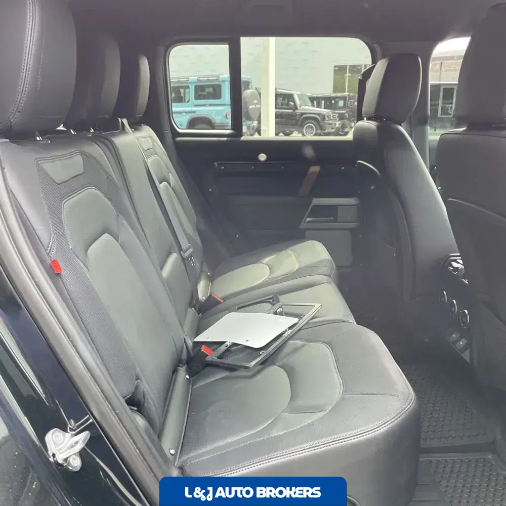 2024 Land Rover Defender 130 X-Dyn SE P400
