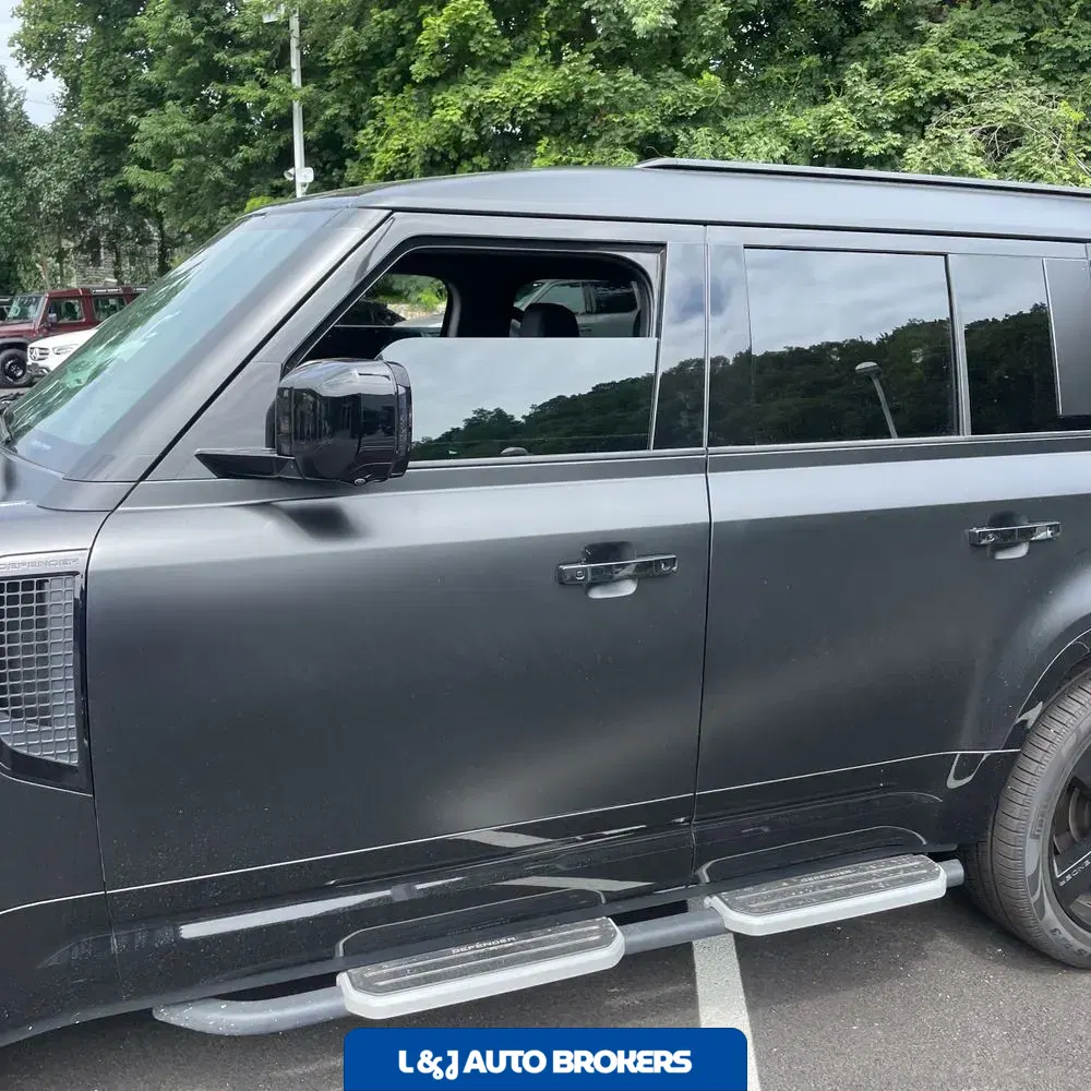 2024 Land Rover Defender 130 X-Dyn SE P400