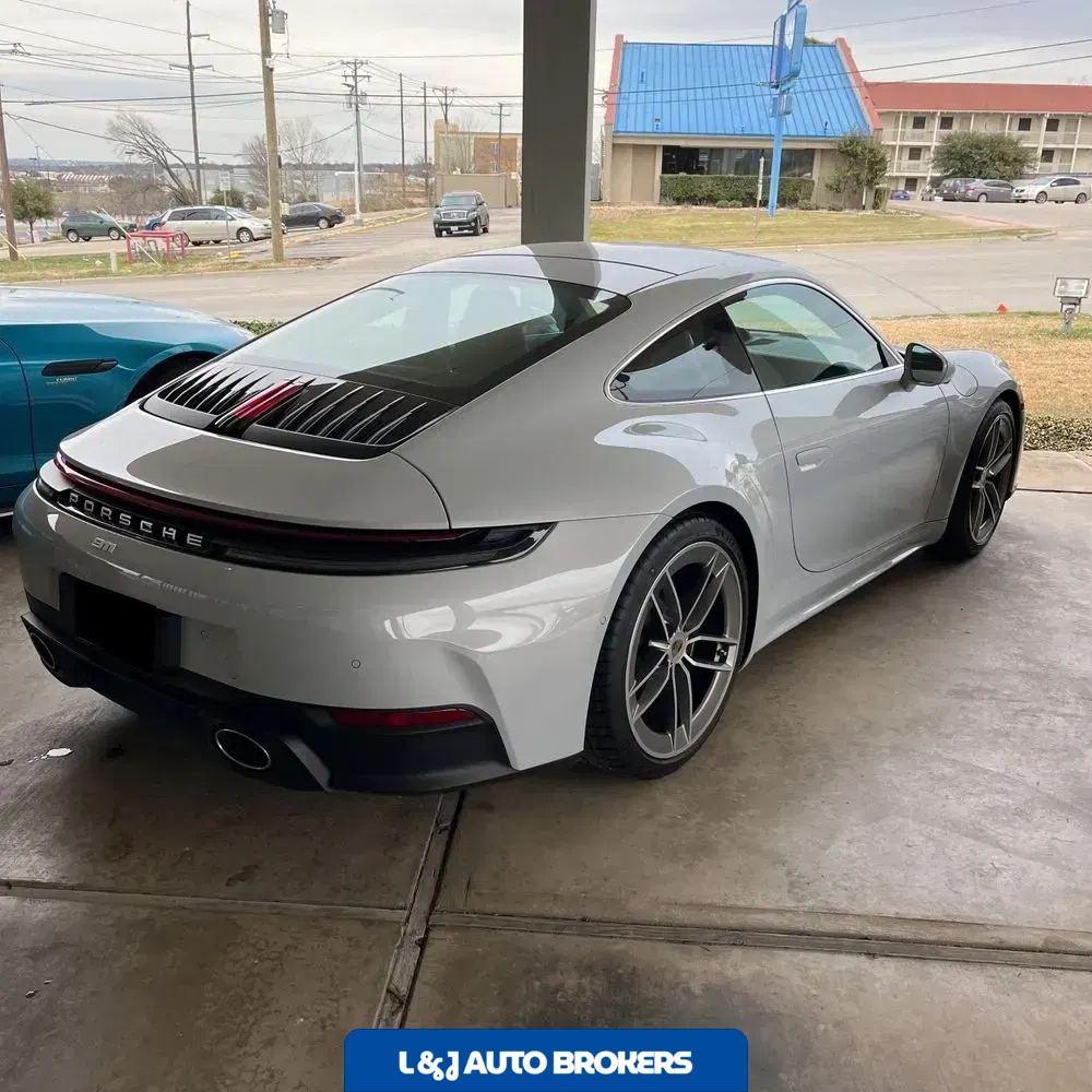 2025 Porsche 911 Carrera