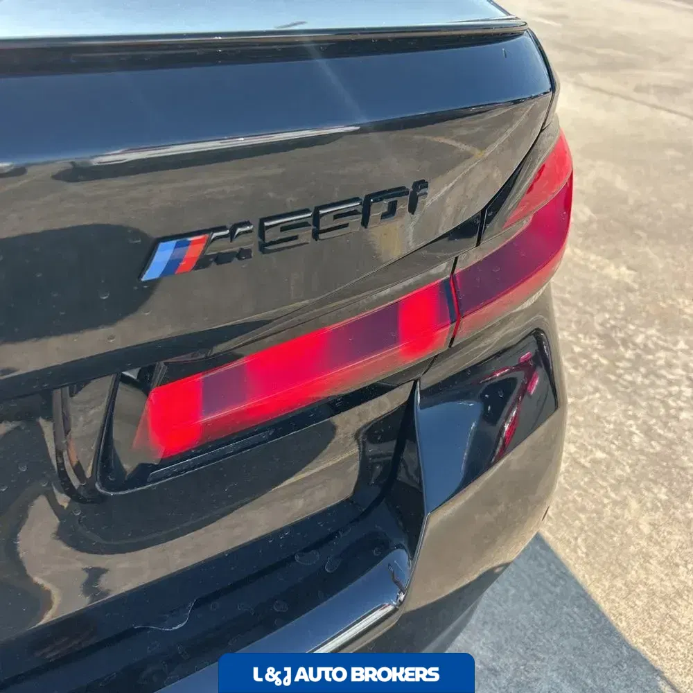 2023 BMW 5-Series M550xi
