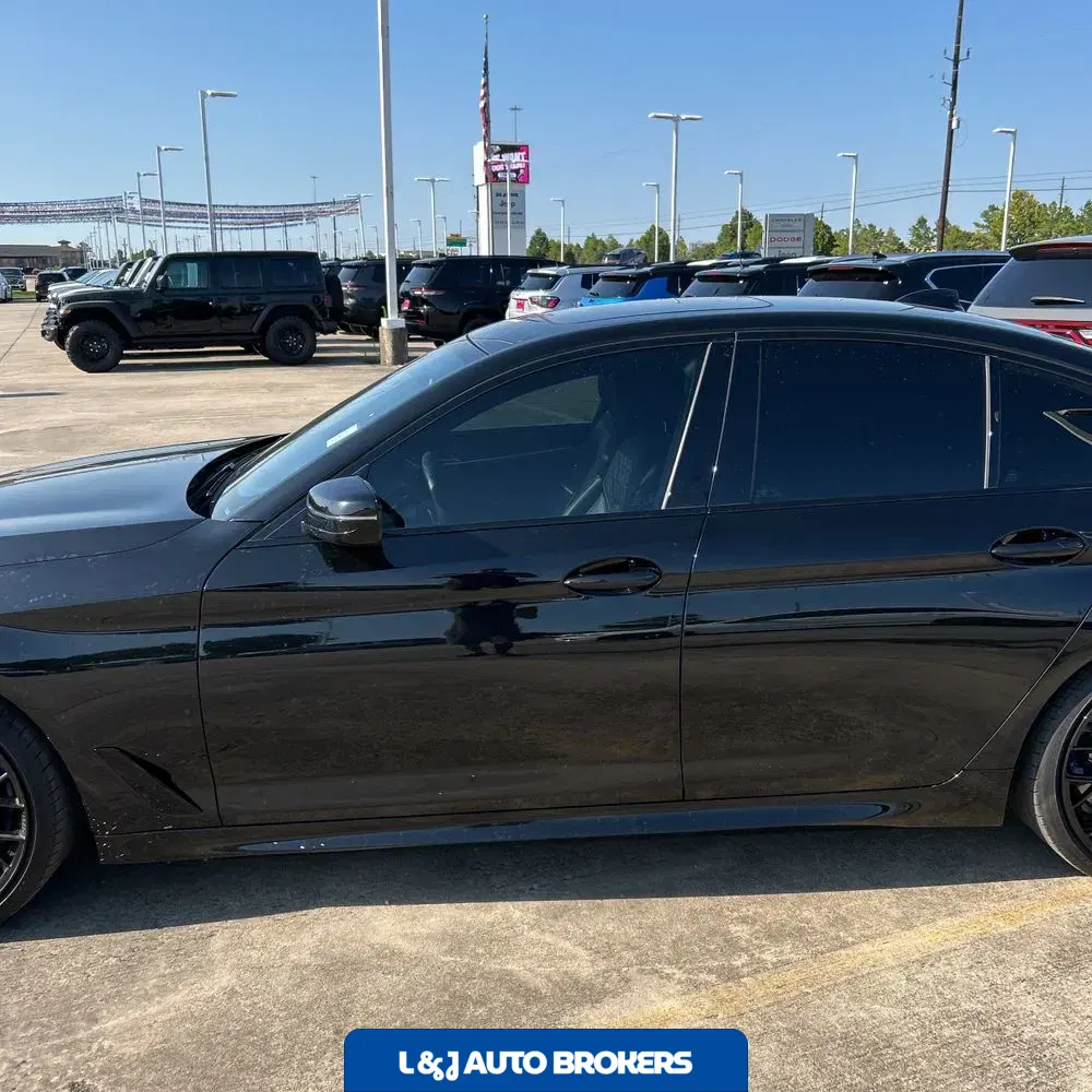 2023 BMW 5-Series M550xi
