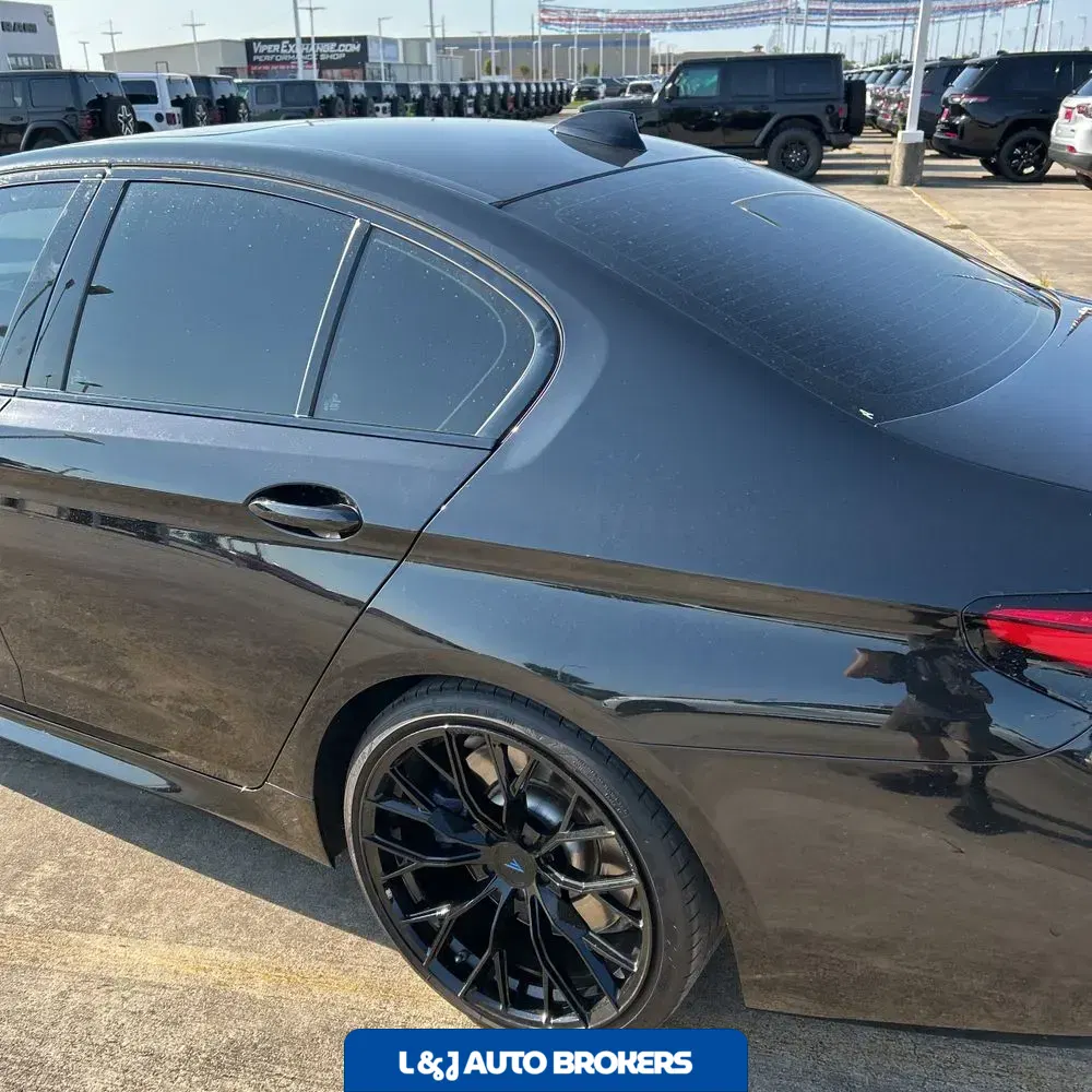 2023 BMW 5-Series M550xi