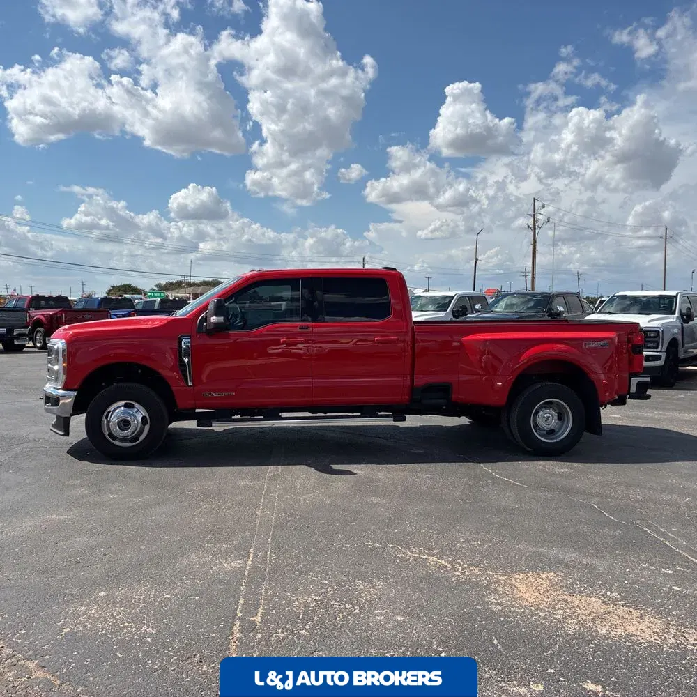 2025 Ford F-350 Super Duty Lariat