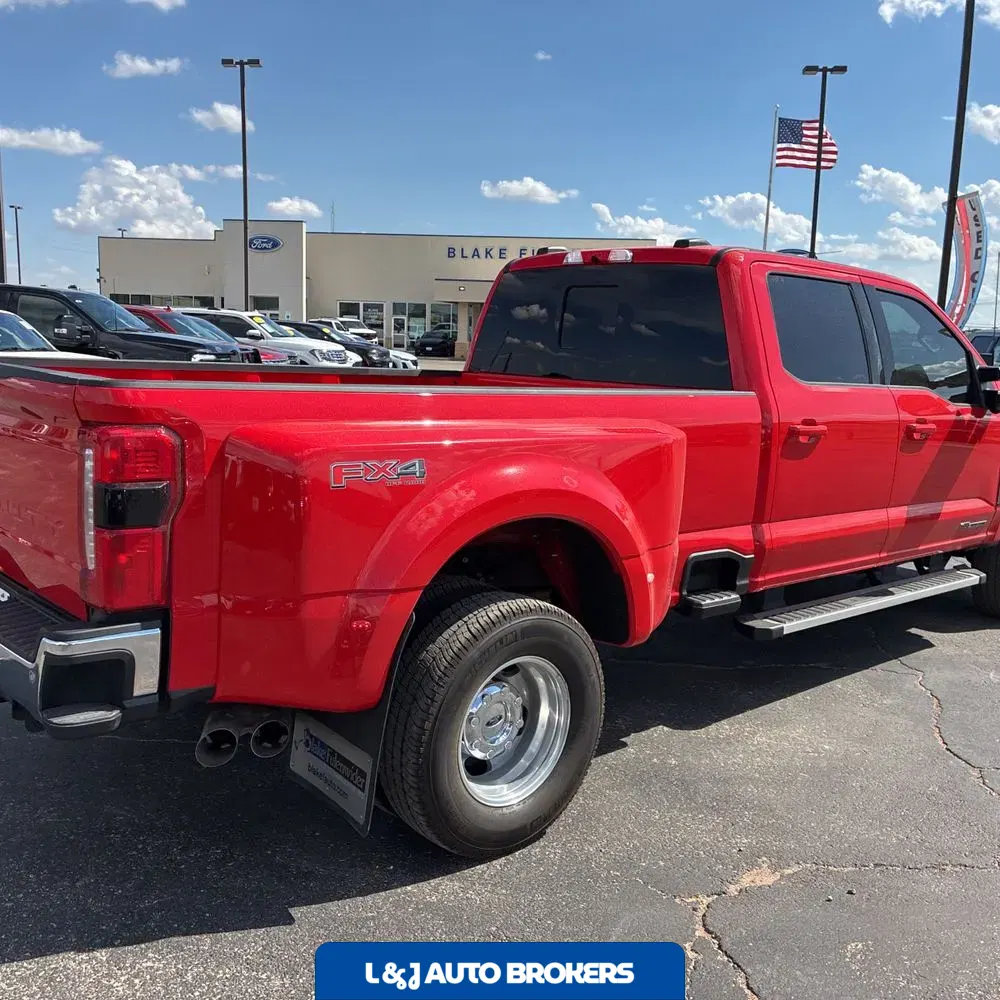 2025 Ford F-350 Super Duty Lariat