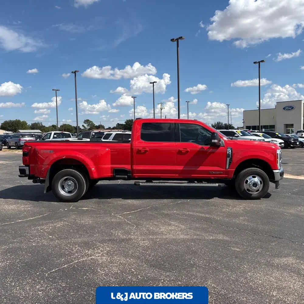 2025 Ford F-350 Super Duty Lariat