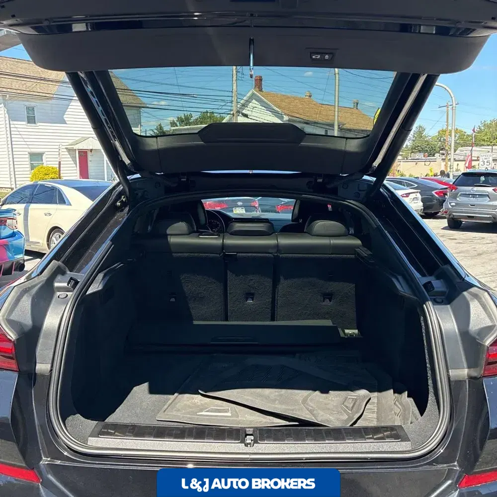 2023 BMW X6 M50i