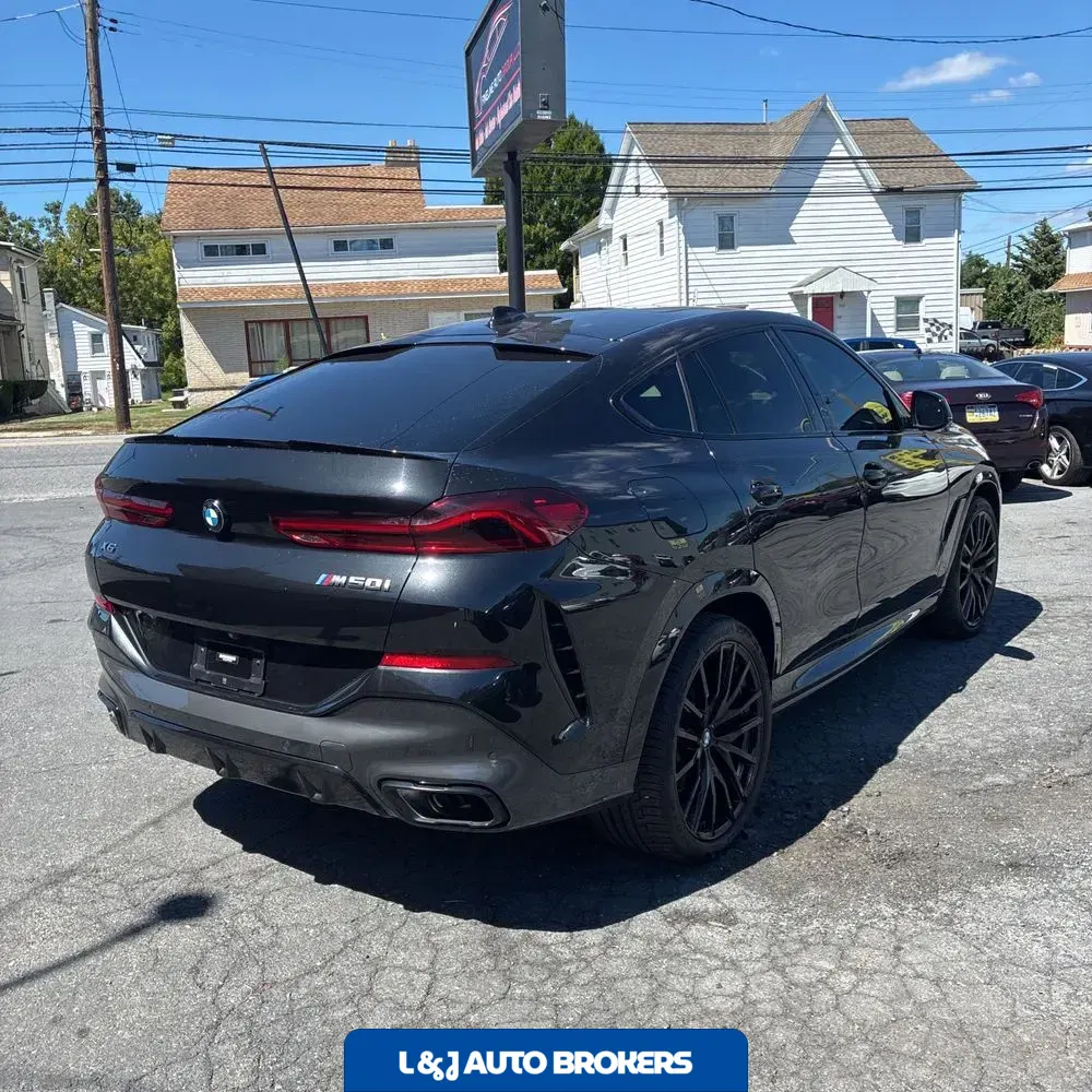 2023 BMW X6 M50i