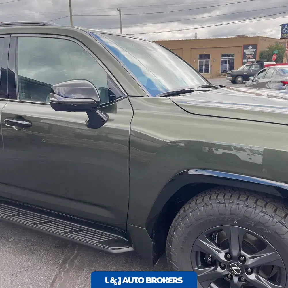 2025 Lexus LX 700h Overtrail