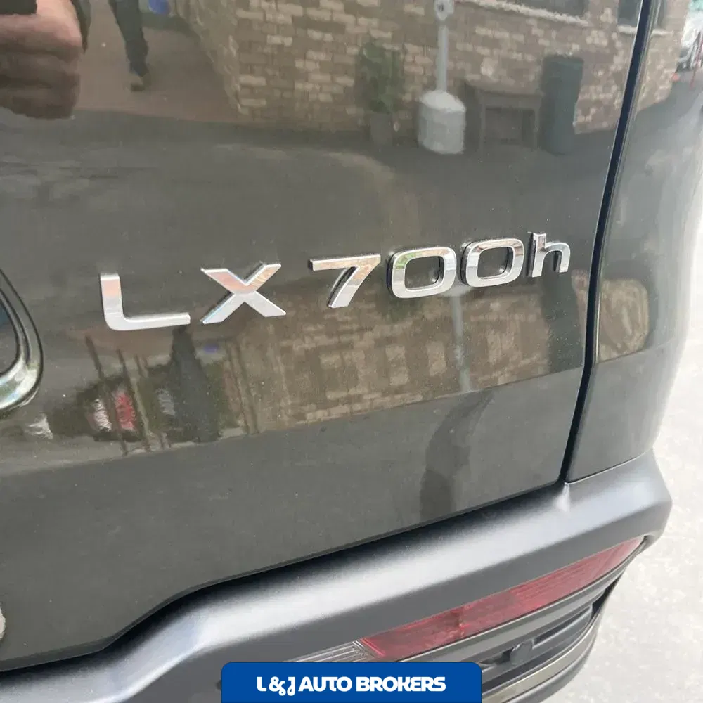 2025 Lexus LX 700h Overtrail