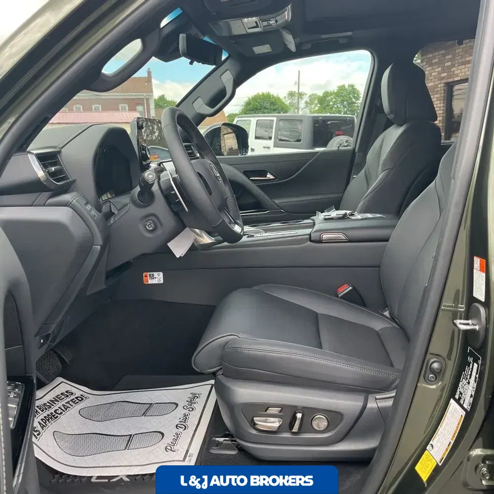 2025 Lexus LX 700h Overtrail