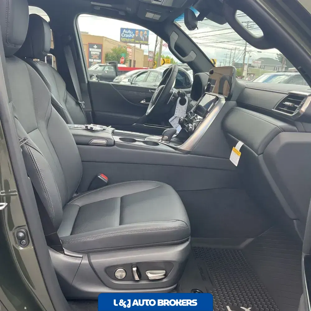 2025 Lexus LX 700h Overtrail