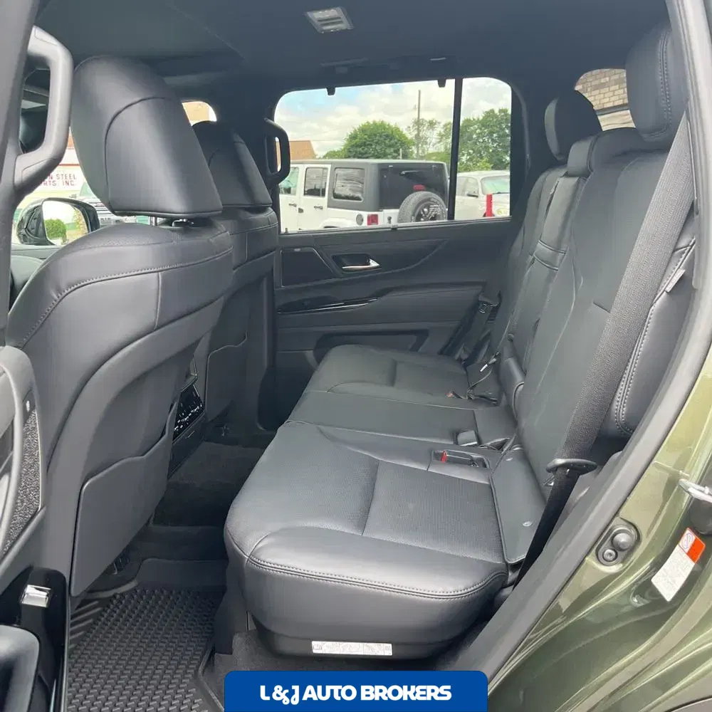 2025 Lexus LX 700h Overtrail