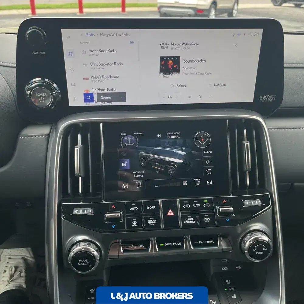 2025 Lexus LX 700h Overtrail