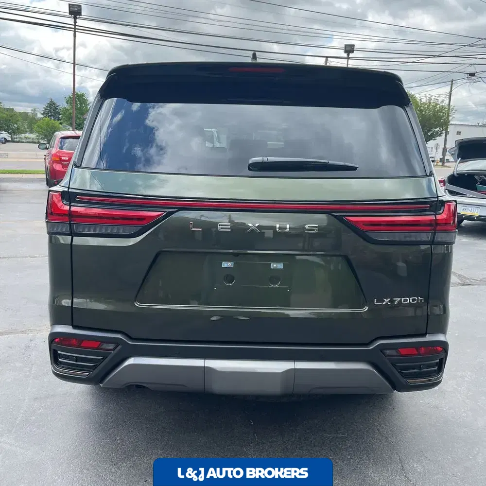 2025 Lexus LX 700h Overtrail