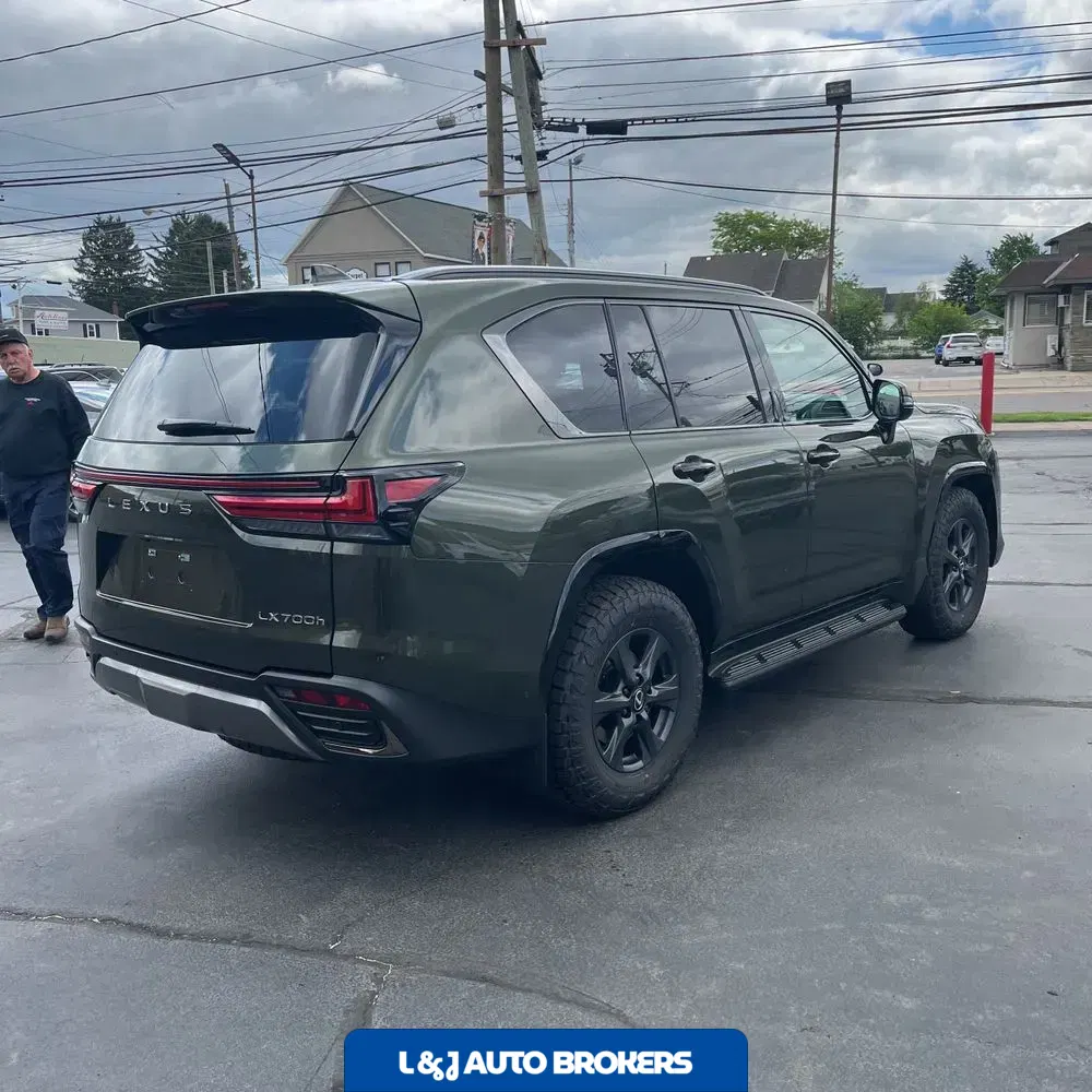 2025 Lexus LX 700h Overtrail