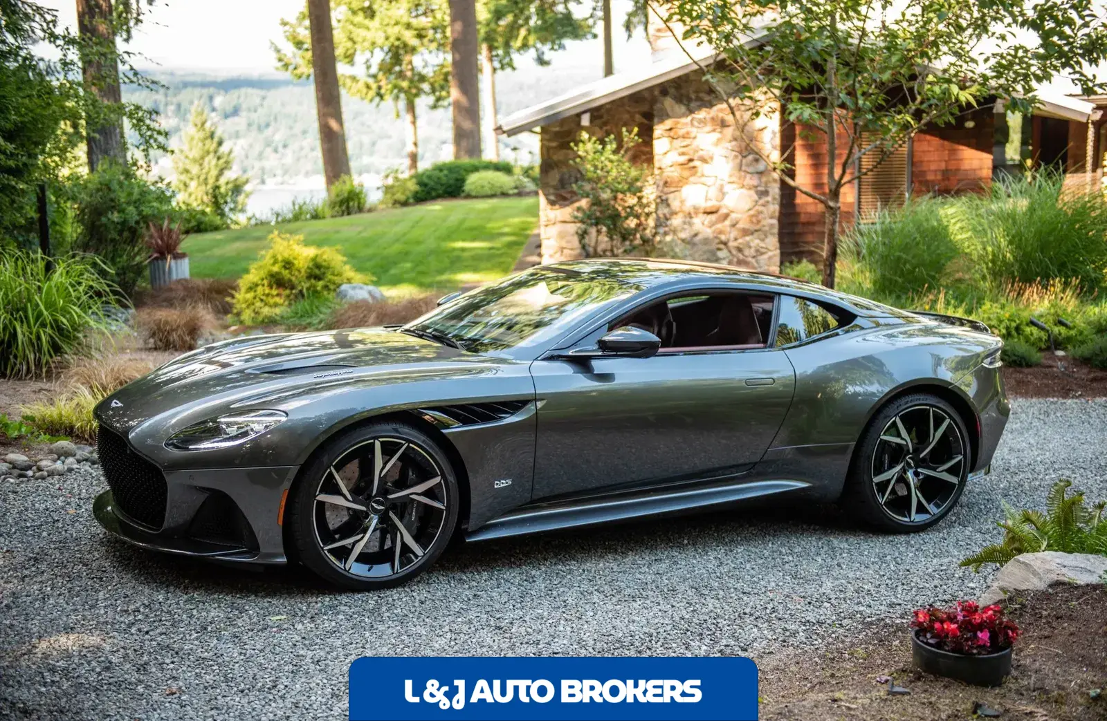 2019 Aston Martin DBS Superleggera Coupe