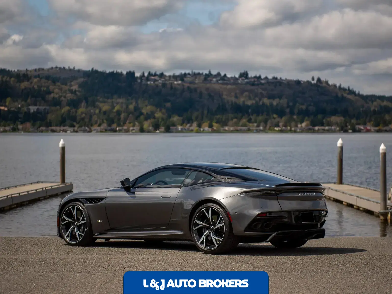 2019 Aston Martin DBS Superleggera Coupe