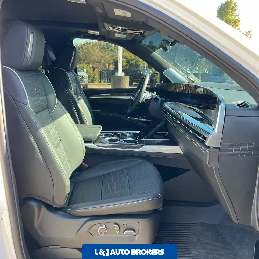 2025 Cadillac Escalade-V ESV Base