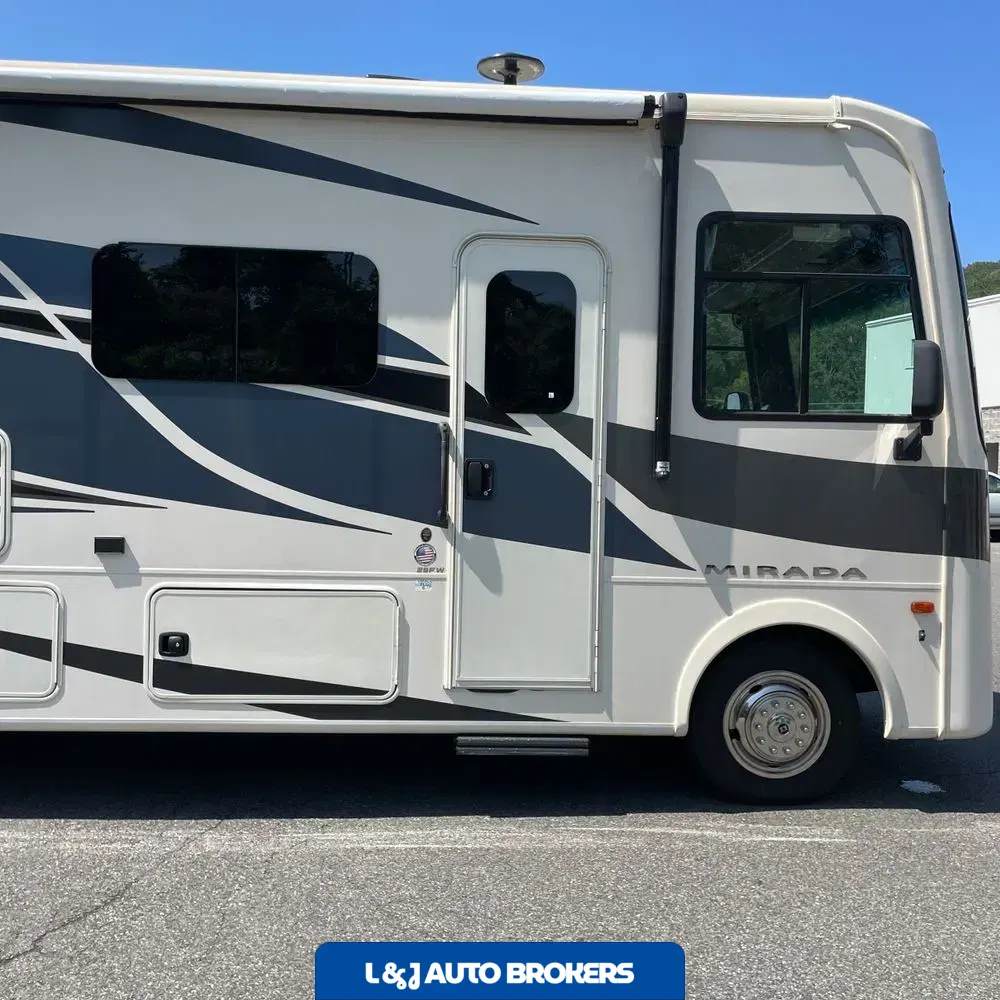 2020 Mirada Coachman motor home Base