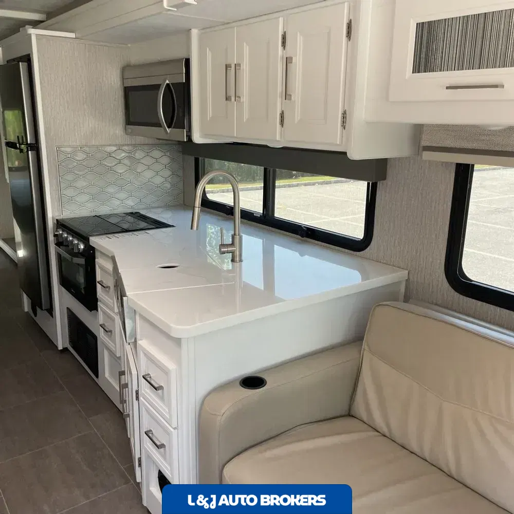 2020 Mirada Coachman motor home Base