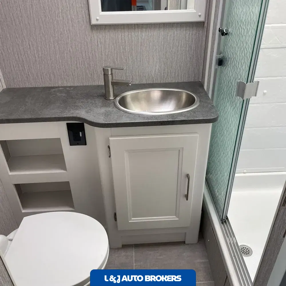 2020 Mirada Coachman motor home Base