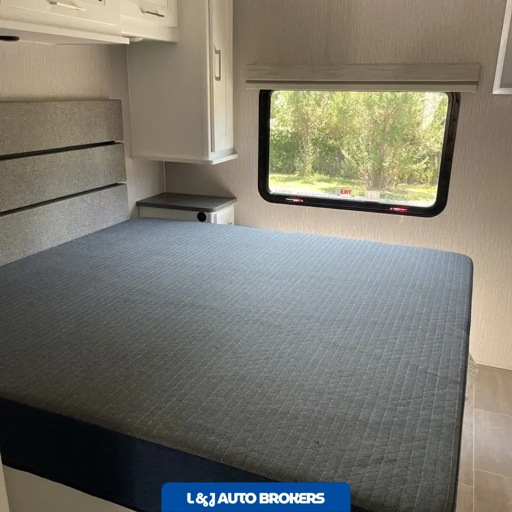 2020 Mirada Coachman motor home Base