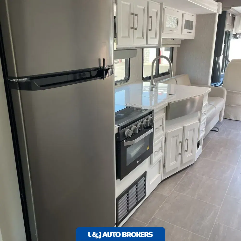 2020 Mirada Coachman motor home Base
